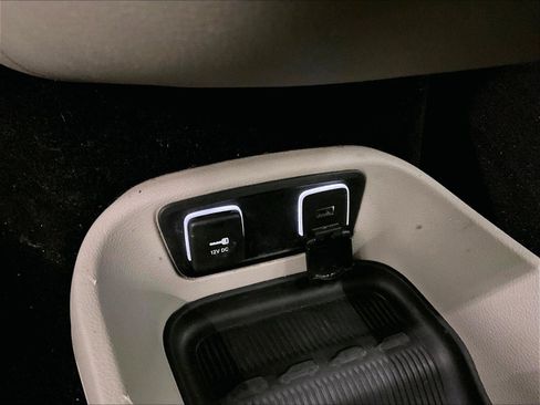 Used 2017 Chrysler Pacifica Touring-L w/ 13 Speaker Alpine Sound Group image 32