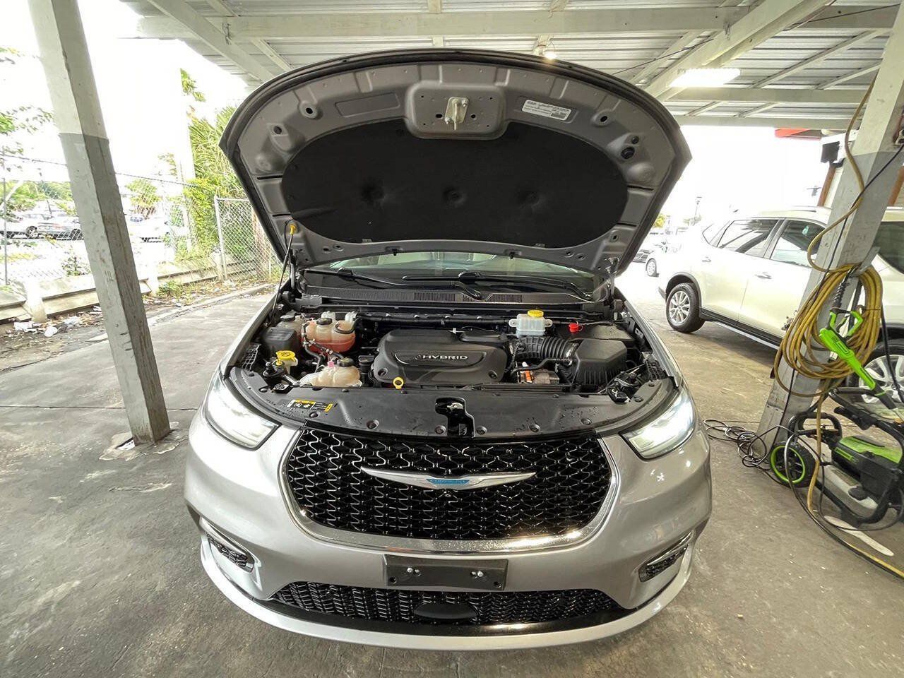 Used 2021 Chrysler Pacifica Touring-L FWD image 15