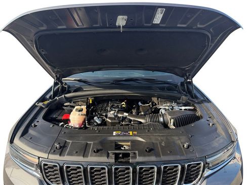 Used 2024 Jeep Grand Cherokee Limited image 20