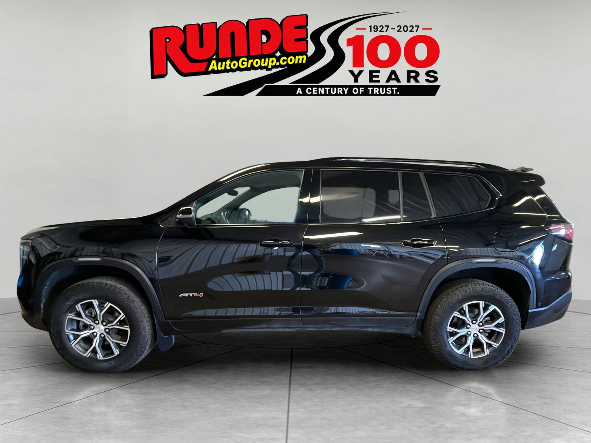 Used 2024 GMC Acadia AT4 w/ Super Cruise Package AWD/4WD image 2