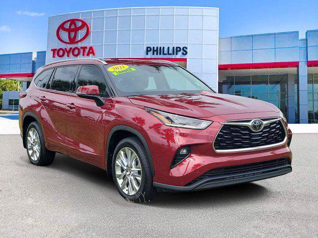 Certified 2021 Toyota Highlander Limited FWD image 1