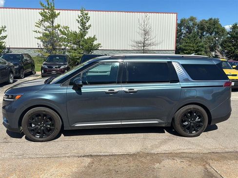 Used 2024 Kia Carnival SX FWD image 5