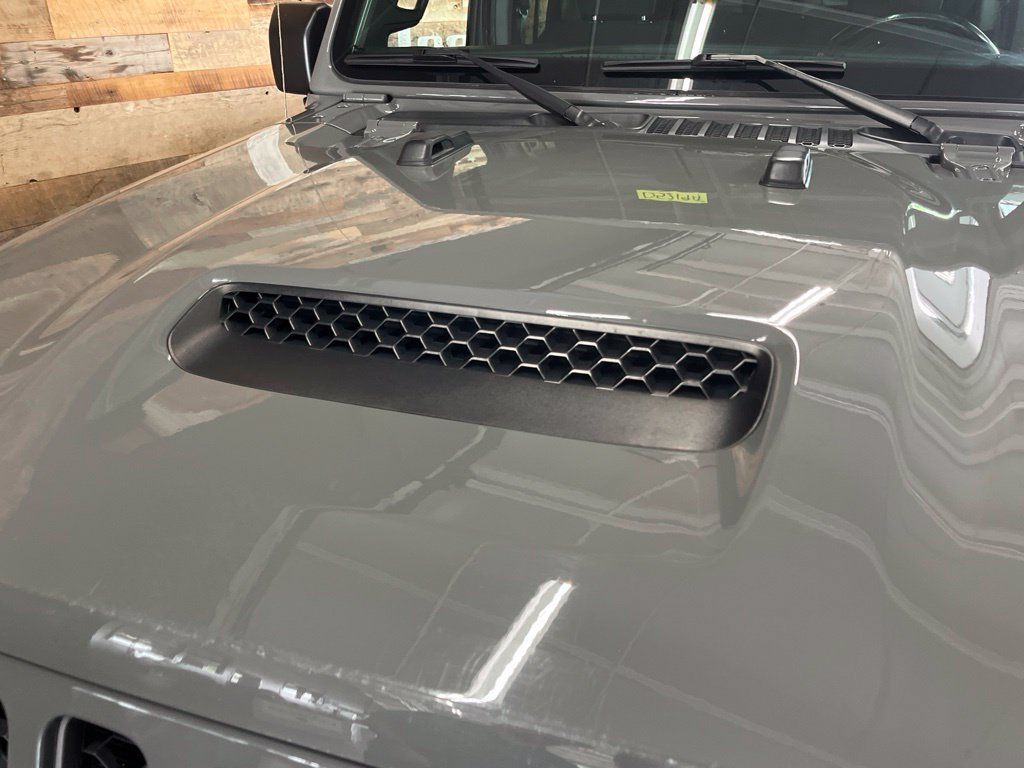 Used 2022 Jeep Gladiator Mojave w/ Cold Weather Group AWD/4WD image 8