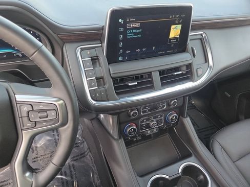Used 2023 Chevrolet Suburban Z71 w/ Luxury Package AWD/4WD image 38
