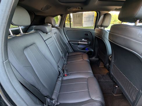 Used 2021 Mercedes-Benz GLA 250 4MATIC image 27