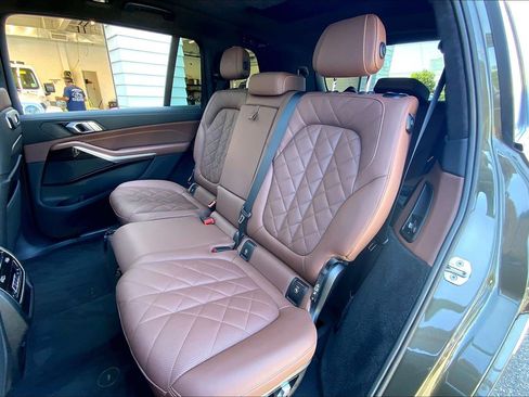 Used 2024 BMW X7 xDrive40i w/ M Sport Package AWD/4WD image 22