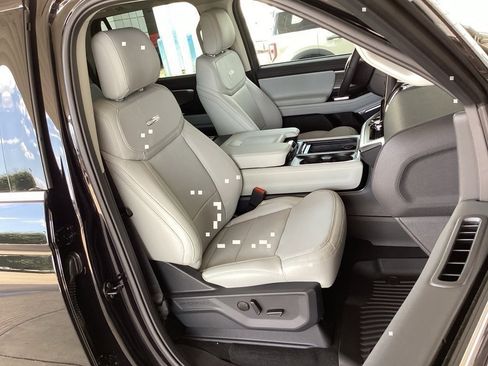 New 2025 Ford Expedition Platinum image 41