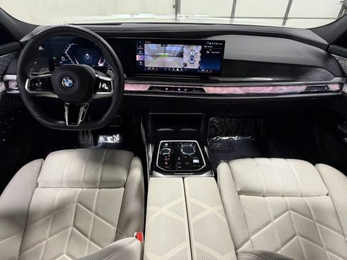 Used 2023 BMW 760i xDrive AWD/4WD image 2