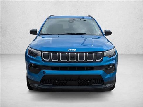 Used 2022 Jeep Compass Latitude w/ Convenience Group AWD/4WD image 2