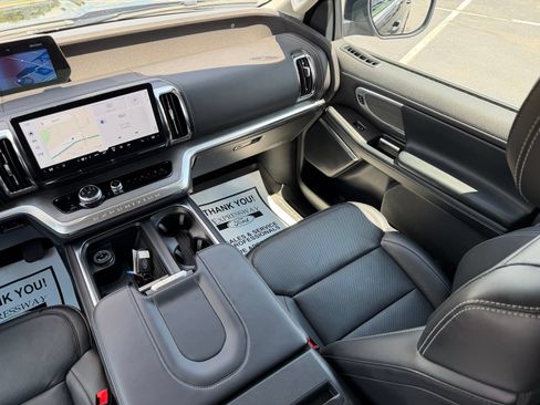 Used 2025 Ford Expedition Platinum AWD/4WD image 19