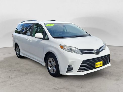 Used 2018 Toyota Sienna LE FWD image 7