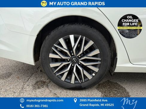 Used 2025 Nissan Altima 2.5 SV FWD image 32