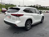 Used 2023 Toyota Highlander XLE image 5