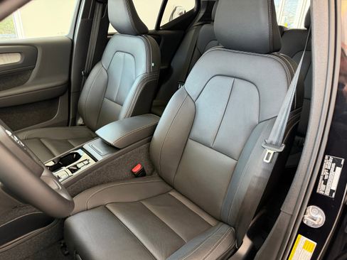 Certified 2025 Volvo XC40 B5 Plus AWD/4WD image 18