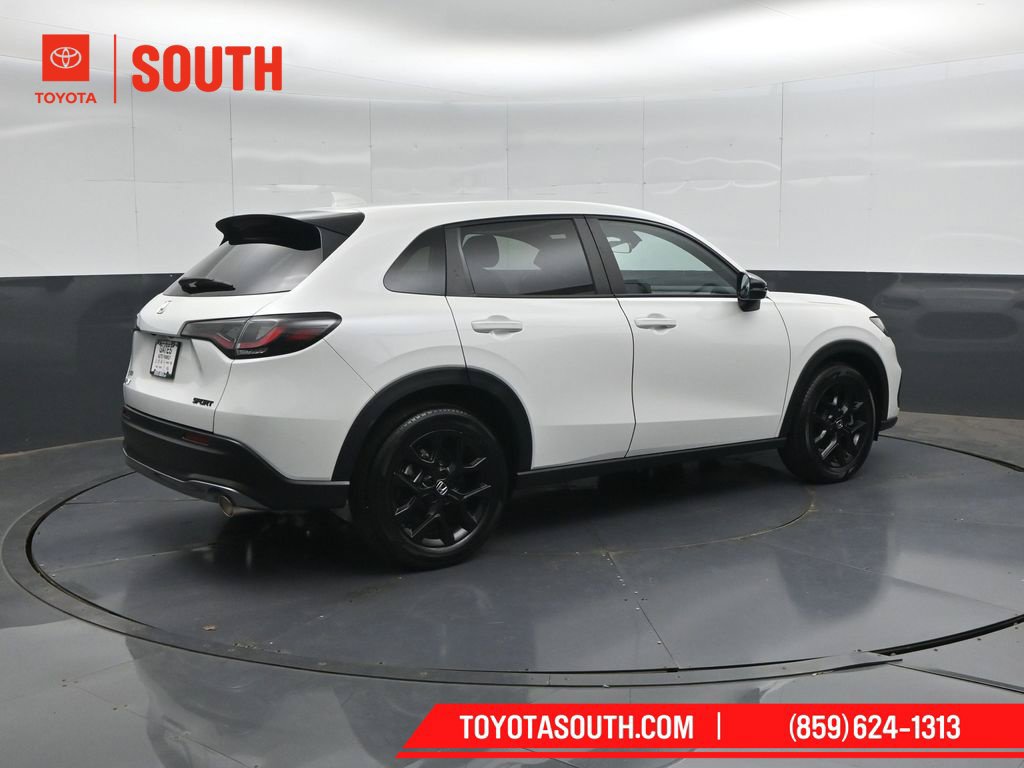 Used 2025 Honda HR-V Sport image 2