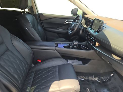 Used 2023 Nissan Rogue Platinum w/ Platinum Premium Package FWD image 16