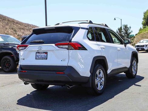 Certified 2025 Toyota RAV4 LE AWD/4WD image 4
