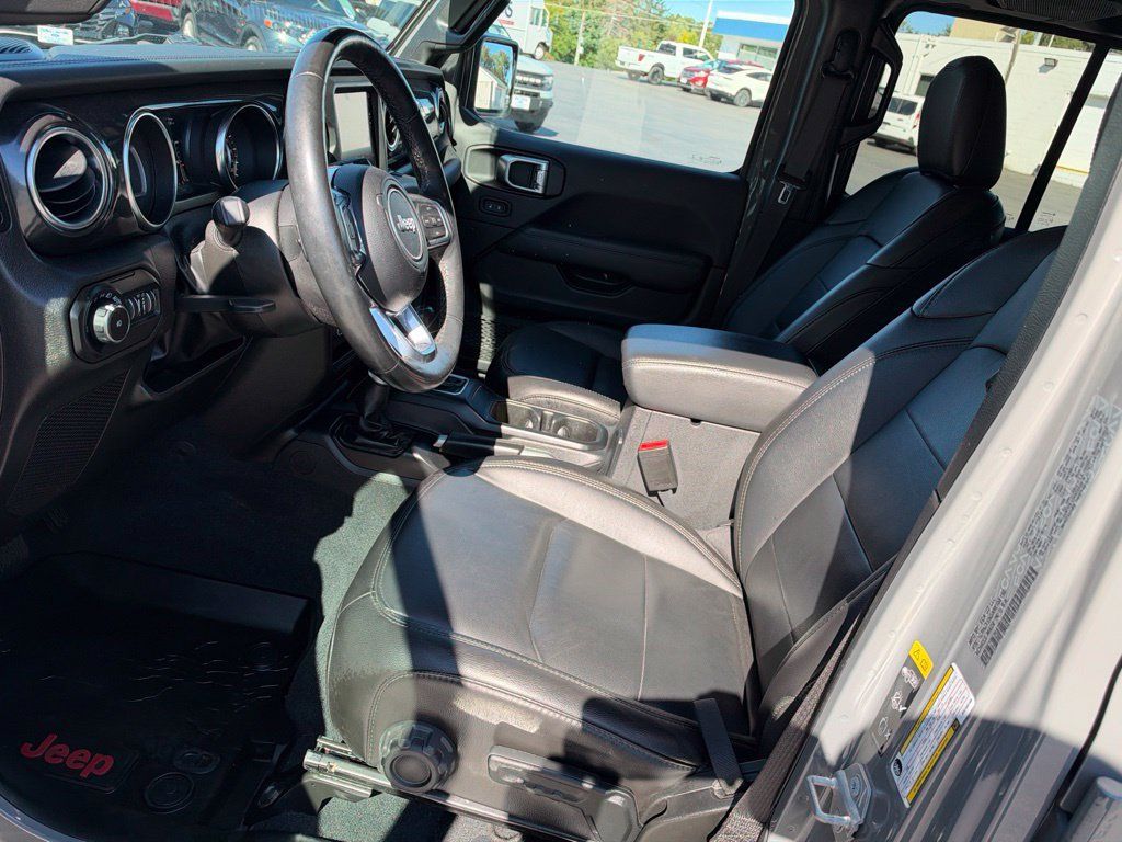 Used 2022 Jeep Wrangler Unlimited Sahara AWD/4WD image 19