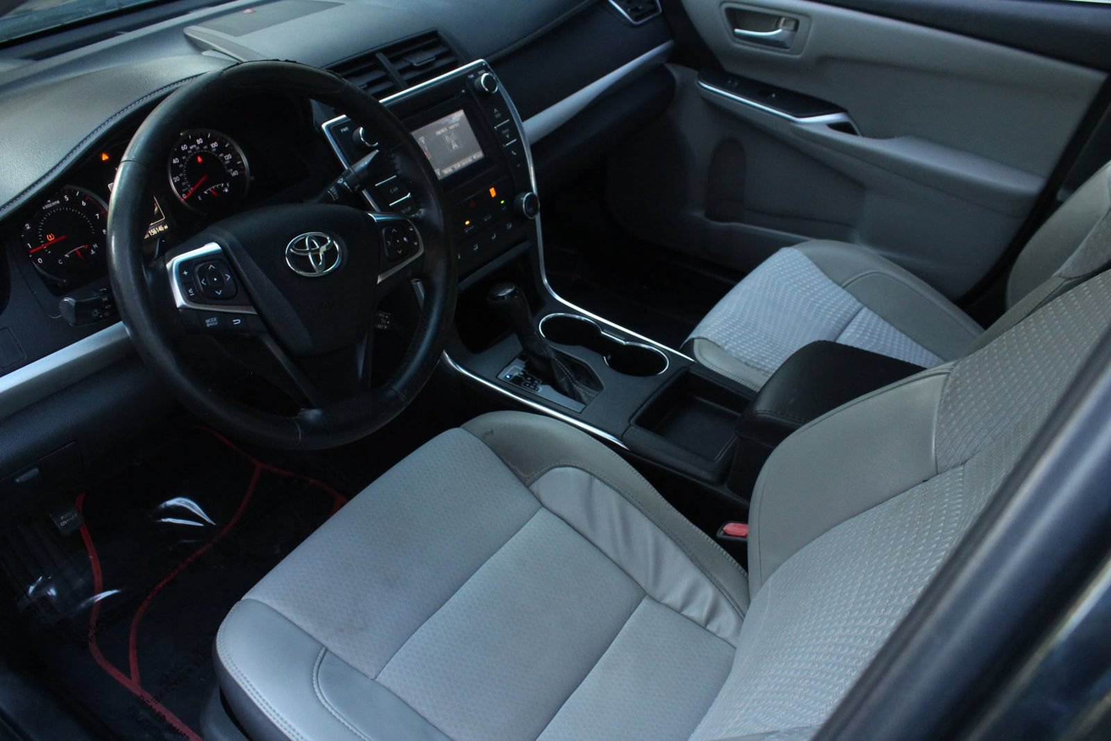 Used 2015 Toyota Camry SE FWD image 13
