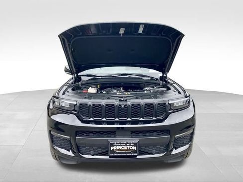 Used 2024 Jeep Grand Cherokee L Limited w/ Luxury Tech Group II image 9