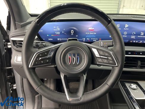 Used 2025 Buick Enclave Avenir image 19