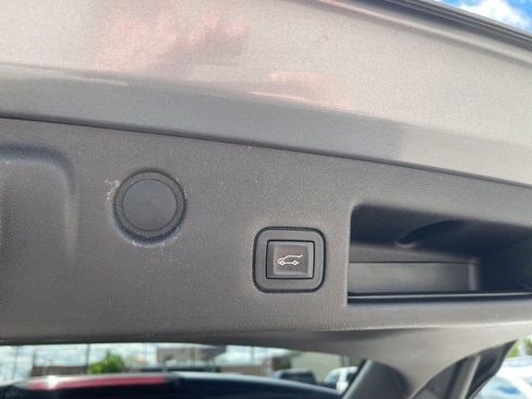 Used 2018 Chevrolet Equinox LT FWD image 37