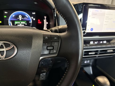 Used 2025 Toyota Camry SE image 20