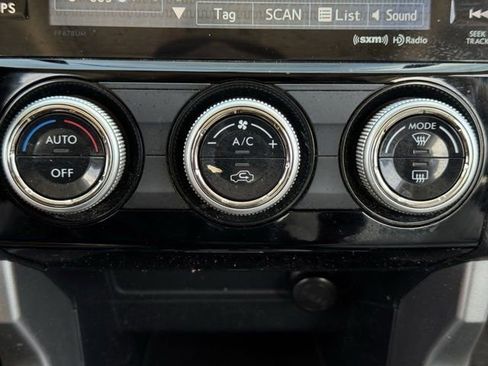 Used 2017 Subaru Forester 2.5i Premium w/ All-Weather Package image 19