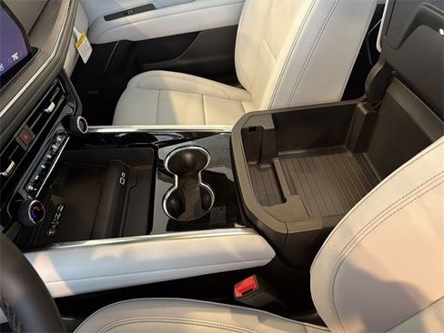 New 2026 Chevrolet Suburban Premier w/ Sun And Tow Package image 27