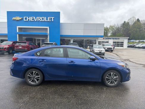 Used 2023 Kia Forte LXS w/ LXS Technology Package FWD image 2
