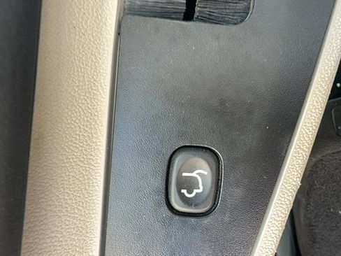 Used 2016 Dodge Grand Caravan SXT FWD image 26