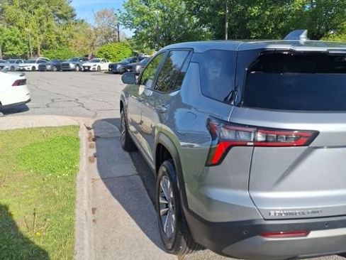Used 2025 Chevrolet Equinox LT w/ Safety and Technology Package image 9