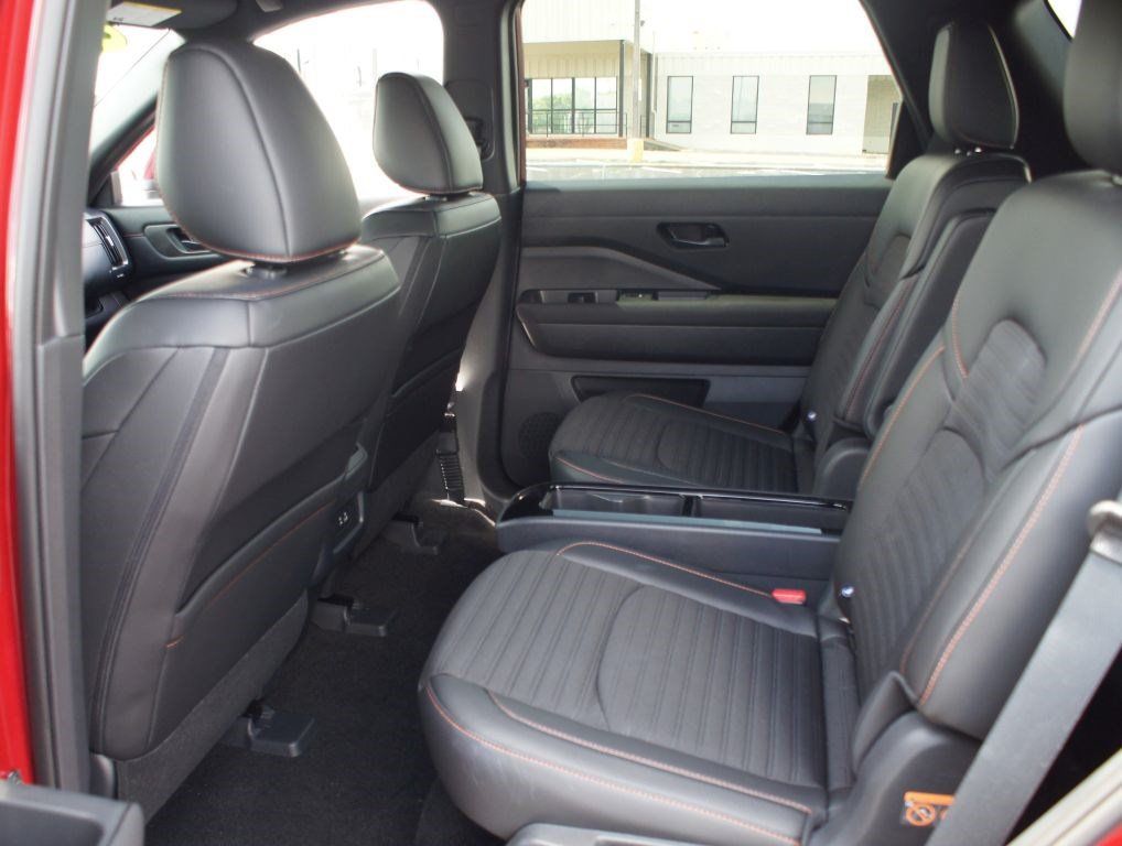 Used 2025 Nissan Pathfinder Rock Creek AWD/4WD image 14