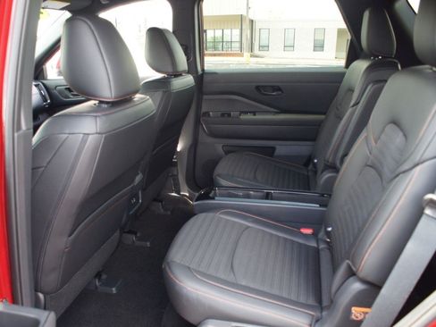 Used 2025 Nissan Pathfinder Rock Creek AWD/4WD image 14