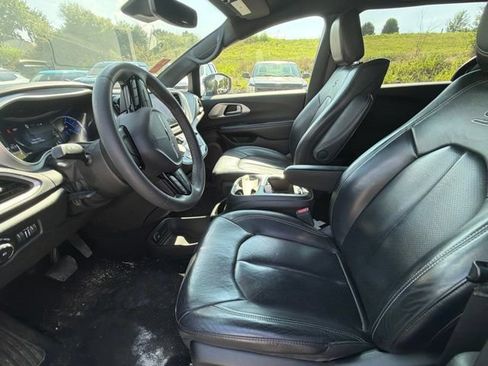 Used 2022 Chrysler Pacifica Touring-L w/ Uconnect Theater Family Group FWD image 39