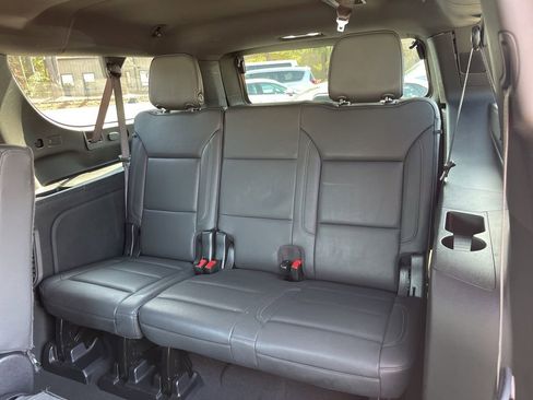 Used 2025 Chevrolet Suburban Z71 image 24