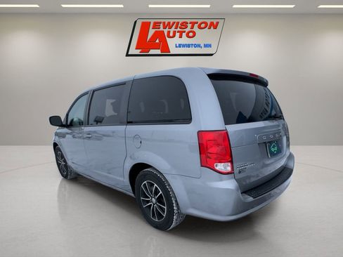 Used 2018 Dodge Grand Caravan SE image 3