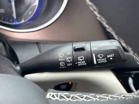 Used 2023 Chrysler Voyager LX FWD image 17