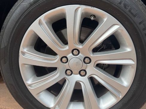 Used 2017 Land Rover Discovery Sport SE AWD/4WD image 28