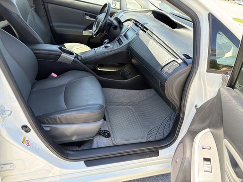 Used 2013 Toyota Prius Four w/ Deluxe Solar Roof Pkg FWD image 60
