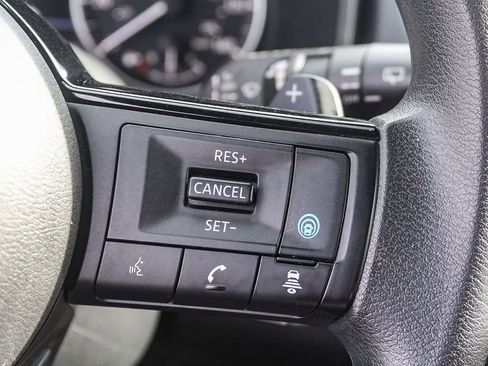 Used 2023 Nissan Rogue SV FWD image 32
