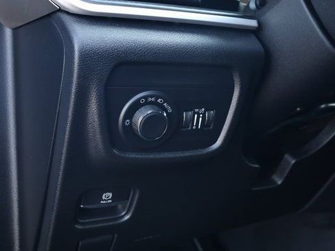 Used 2024 Jeep Grand Cherokee Laredo X image 12