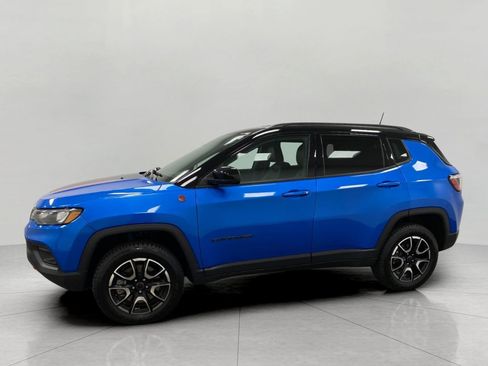 Used 2025 Jeep Compass Trailhawk AWD/4WD image 37
