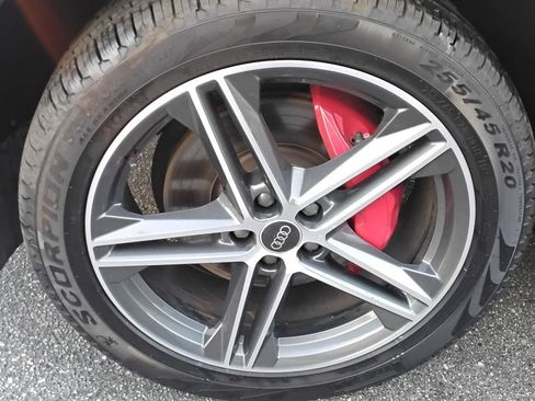 Certified 2025 Audi Q5 e Premium Plus image 11