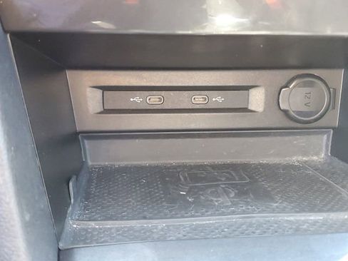 Used 2023 Volkswagen Tiguan SE image 24