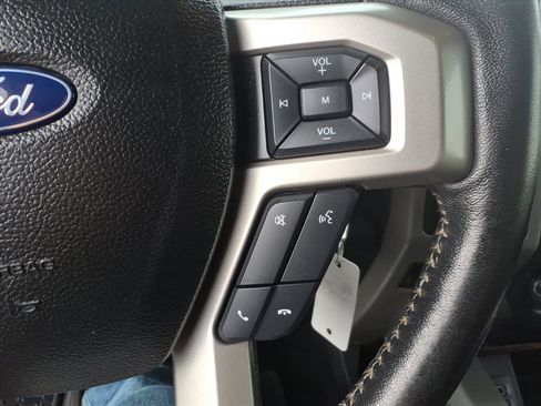 Used 2017 Ford F250 Lariat w/ Chrome Package image 19