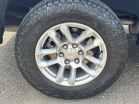 Used 2024 Chevrolet Silverado 1500 LT AWD/4WD image 23