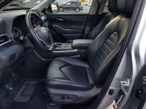 Certified 2024 Toyota Highlander XLE image 17