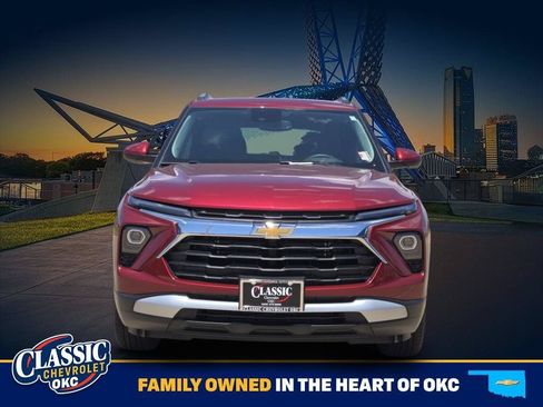 Used 2024 Chevrolet TrailBlazer LT w/ Convenience Package FWD image 2
