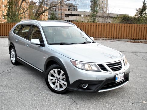 Used 2010 Saab 9-3 X image 2
